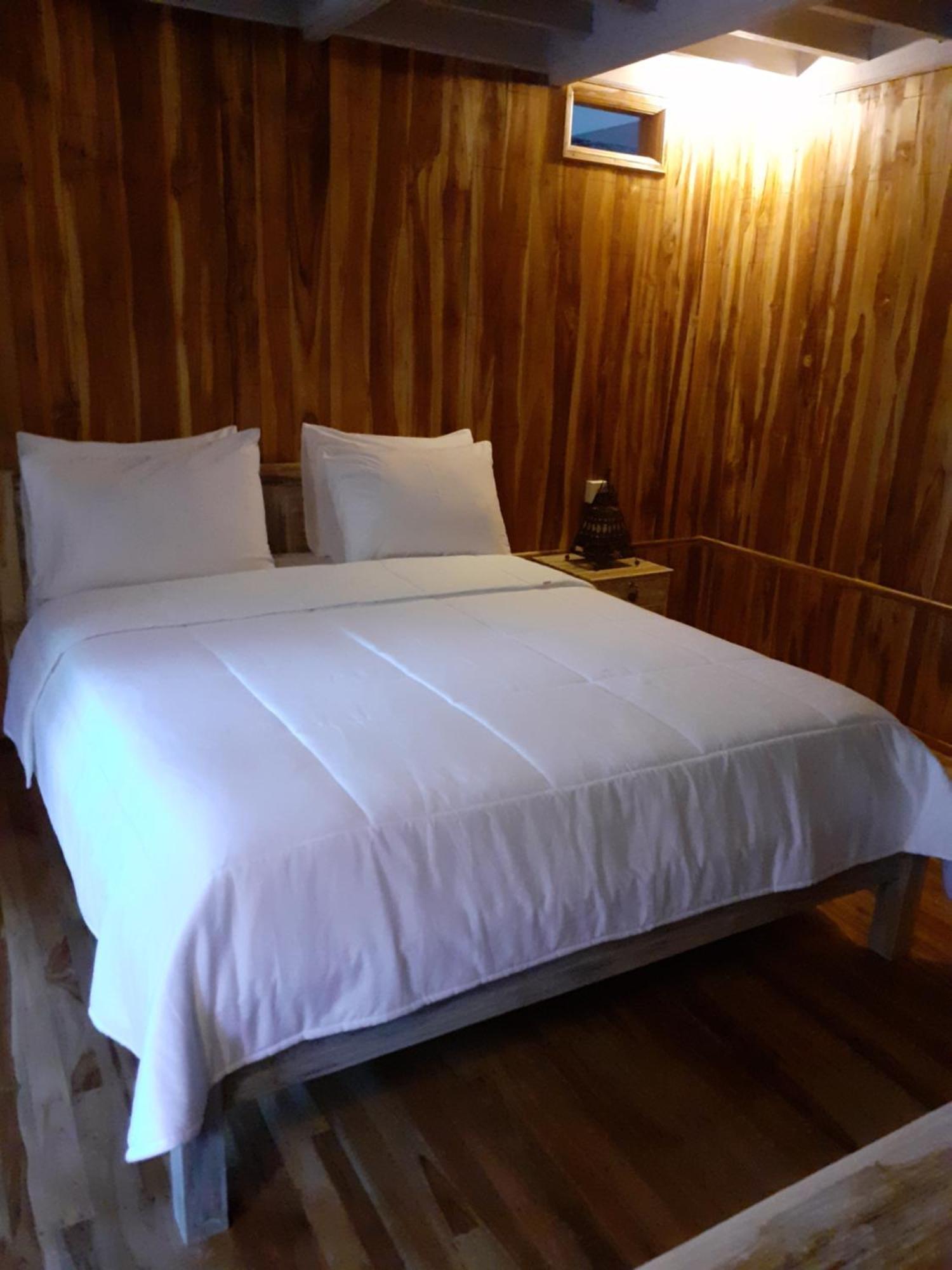 Tetebatu Flush Harmony Hotell Rum bild